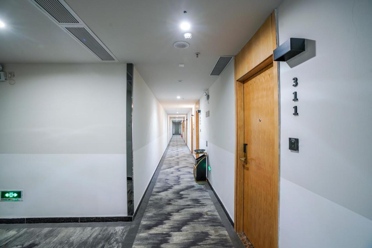 Felice Hotel-Guangzhou Baiyun International Airport Renhe Metro Station Branch Гуанджоу Екстериор снимка